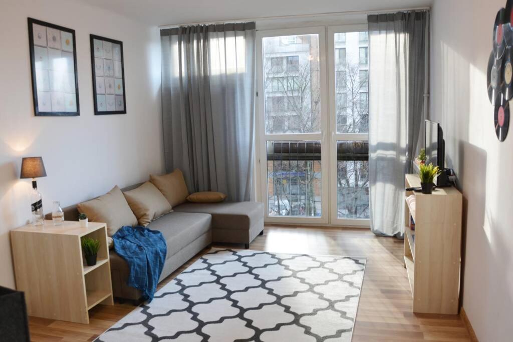 Ohmyhome - Park Mirowski Apartment Warsaw Luaran gambar